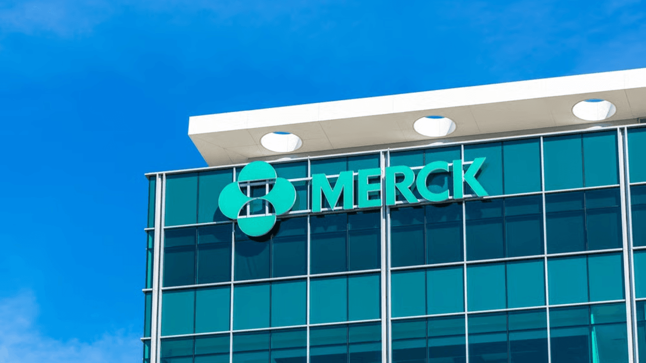 Wall Street's Most Accurate Analysts Give Their Take On 3 Health Care Stocks With Over 3% Dividend Yields - Medtronic (NYSE:MDT), Merck & Co (NYSE:MRK)