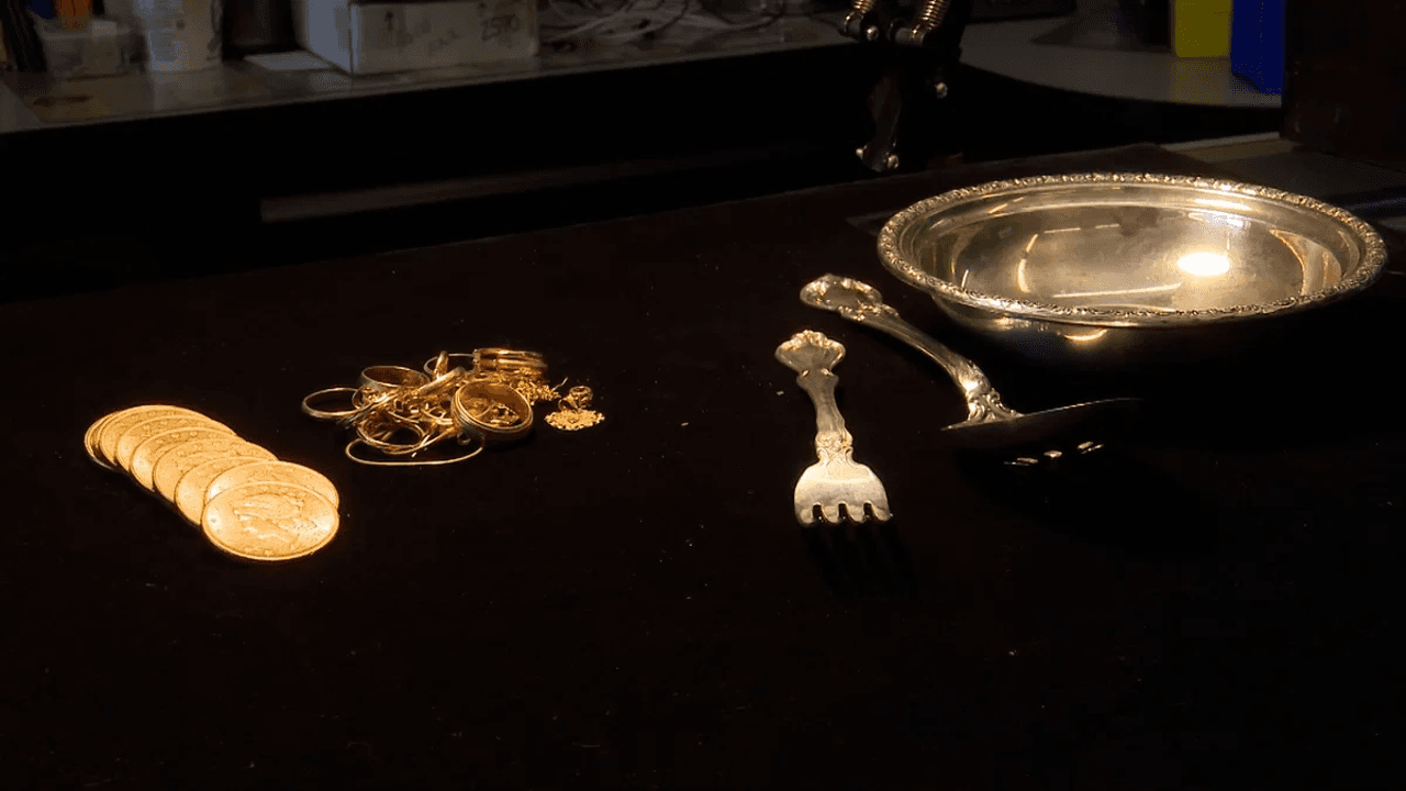 Gold prices see fluctuations after record high, buyer's market emerges