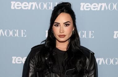 Demi Lovato Says She Felt a ‘Responsibility’ Not to ‘Sweep It Under the Rug’ When She Struggled With Eating Disorder - Yahoo