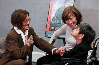 Johnny Depp Meets Minamata Disease Victim Shinobu Sakamoto in Tokyo - SSBCrack News