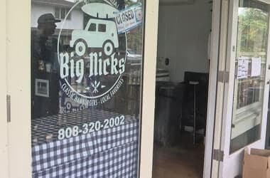 ‘Show aloha’: Hanalei restaurant gives out free food after Hurricane Lowell